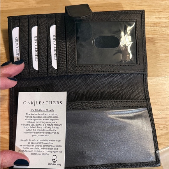 Oak Leathers checkbook wallet in the color Rootbeer. - Picture 2 of 2